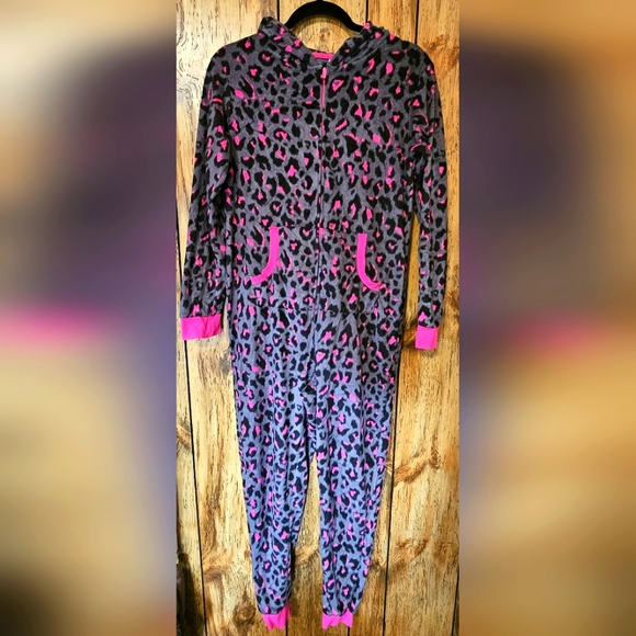 Tarea by Rue21 Soft Pajamas Zip up Onesie w/pockets Leopard Pink Gray Black - Picture 2 of 11